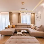 Avorio, Brac Apartamento