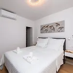 Avorio, Brac * Postira