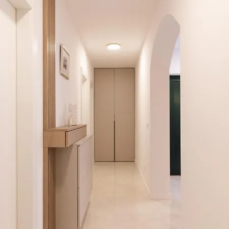 Apartman Avorio, Brac Postira