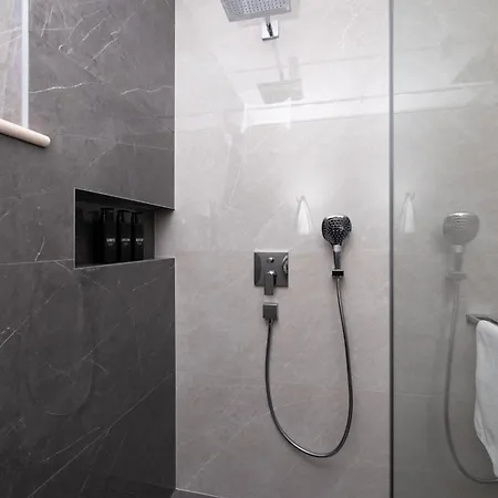 Apartman Avorio, Brac Postira