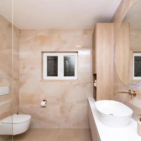 Avorio, Brac Apartman *