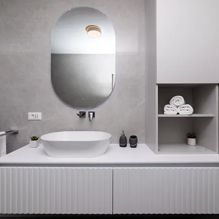 Avorio, Brac Apartamento