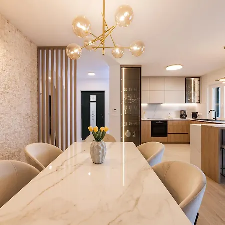 Avorio, Brac * Postira