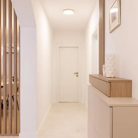 Avorio, Brac * Postira