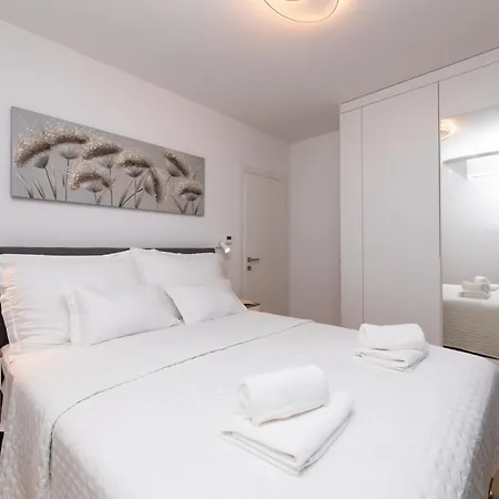 Avorio, Brac Appartamento Postira