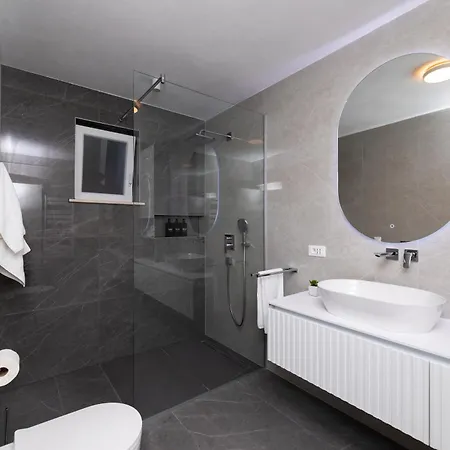 Avorio, Brac Appartamento Postira