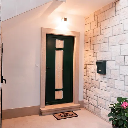 Avorio, Brac Postira