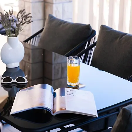 Avorio, Brac Appartamento *