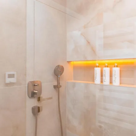 Avorio, Brac Appartamento